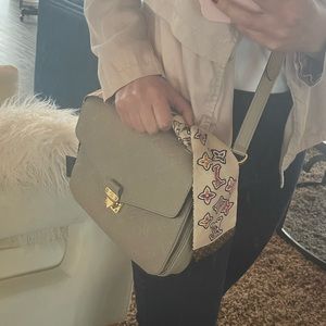 Louis Vuitton Pochette Métis handbag Available